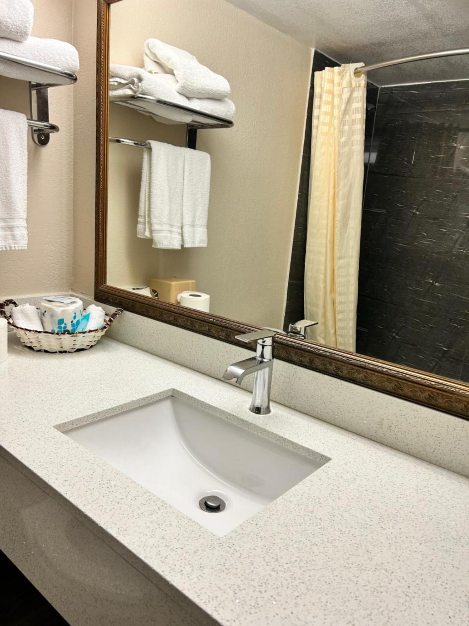 The Surrey Inn Caldwell Экстерьер фото